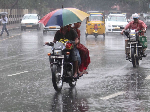 தமிழகத்தில் 48 மணிநேரத்தில் கனமழை பெய்ய வாய்ப்பு - வானிலை மையம் எச்சரிக்கை