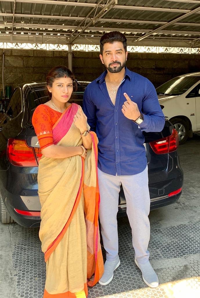 தமிழ் திரை பிரபலங்கள் வாக்களிப்பு! (Photo Story)