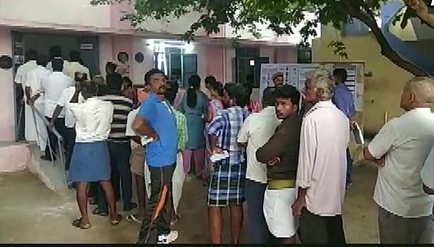 இடைத்தேர்தல் மற்றும் 7ம் கட்ட வாக்குப்பதிவு: 9 மணி நிலவரம்!