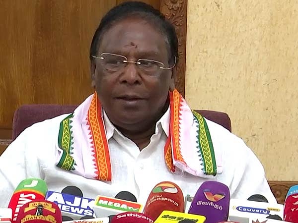 “மின்னணு இயந்திரம் குறித்து மக்களுக்கு இன்னும் சந்தேகம் தீரவில்லை” : நாராயணசாமி கருத்து!