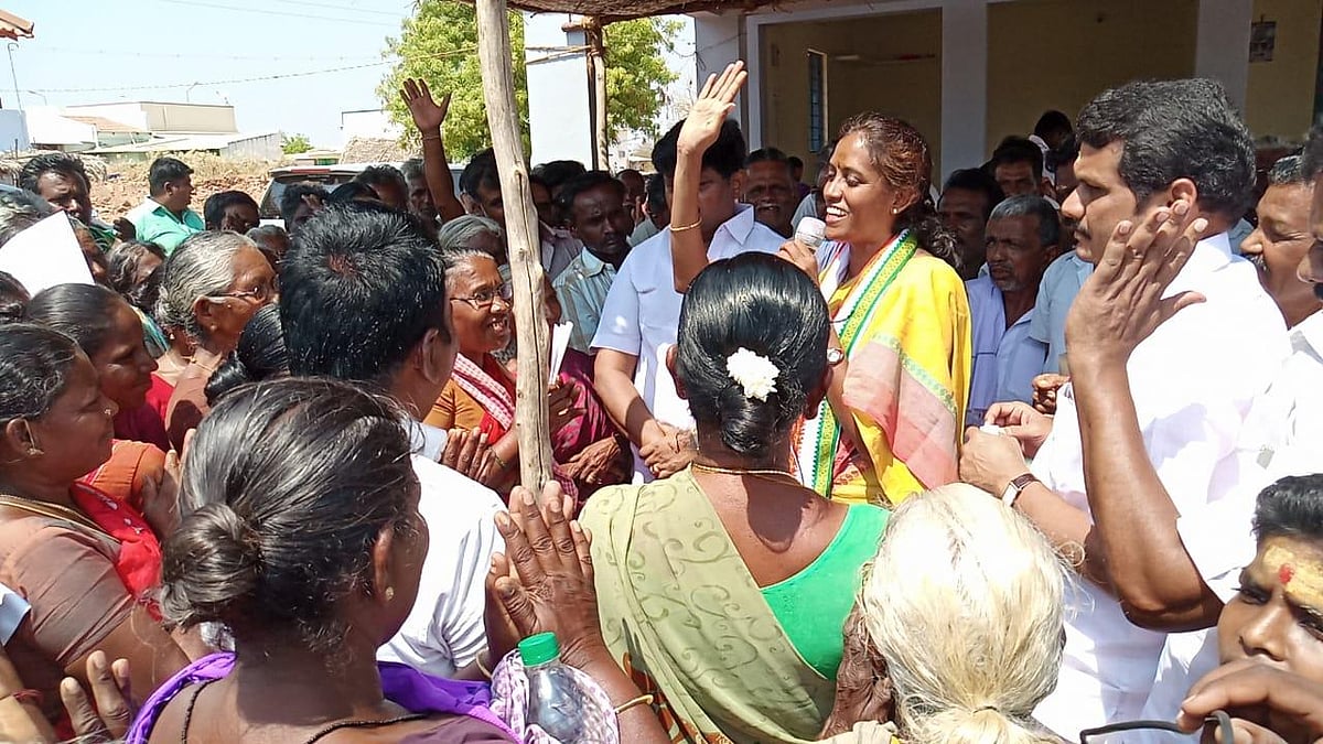 வெற்றி பெற பணம் தேவை இல்லை என மக்கள் நிரூபித்து உள்ளார்கள்-தம்பிதுரைக்கு ஜோதிமணி பதிலடி!
