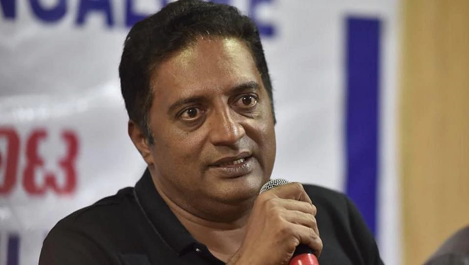 “என்ன மொழி பேச வேண்டும் என சொல்வதற்கு நீங்கள் யார்? - உங்கள் அஜென்டா என்ன?” : நடிகர் பிரகாஷ்ராஜ் கண்டனம்!
