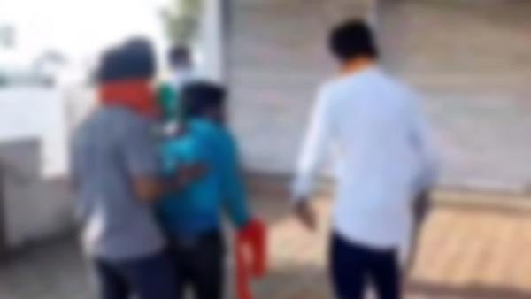 மாட்டிறைச்சி வைத்திருந்ததாக இஸ்லாமிய இளைஞர்கள் மீது இந்துத்வா கும்பல் கொலைவெறி தாக்குதல்!