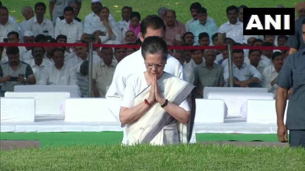 “நேருவின் 55வது நினைவு தினம் இன்று” - டெல்லியில் சோனியா, ராகுல், மன்மோகன் சிங் மரியாதை!