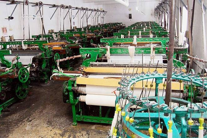 7-வது நாளாக தொடர் வேலை நிறுத்தம் :  2 ஆயிரம் விசைத்தறி தொழிலாளர்கள் போராட்டம்!