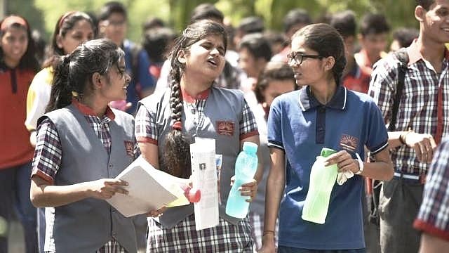 +2 தேர்வில் 100 மார்க் எடுத்தவர்க்கு 27 மார்க் : தவறு செய்த 500 ஆசிரியர்களுக்கு நோட்டீஸ்