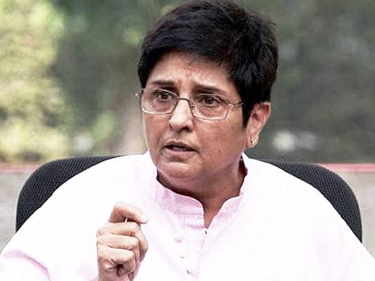 கிரண்பேடிக்கு செக்: புதுச்சேரி ஆளுநர் மீது மாணவர் கூட்டமைப்பினர் புகார்