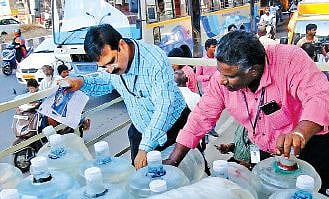 சுகாதாரமற்ற முறையில் குடிநீர் விநியோகம் : 500 கேன்கள் பறிமுதல்!