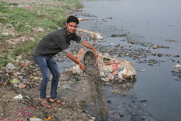 அசுத்தமான கங்கை நதி : சுத்தத்திற்கு ஒதுக்கிய 26 ஆயிரம் கோடி என்ன ஆனது ?