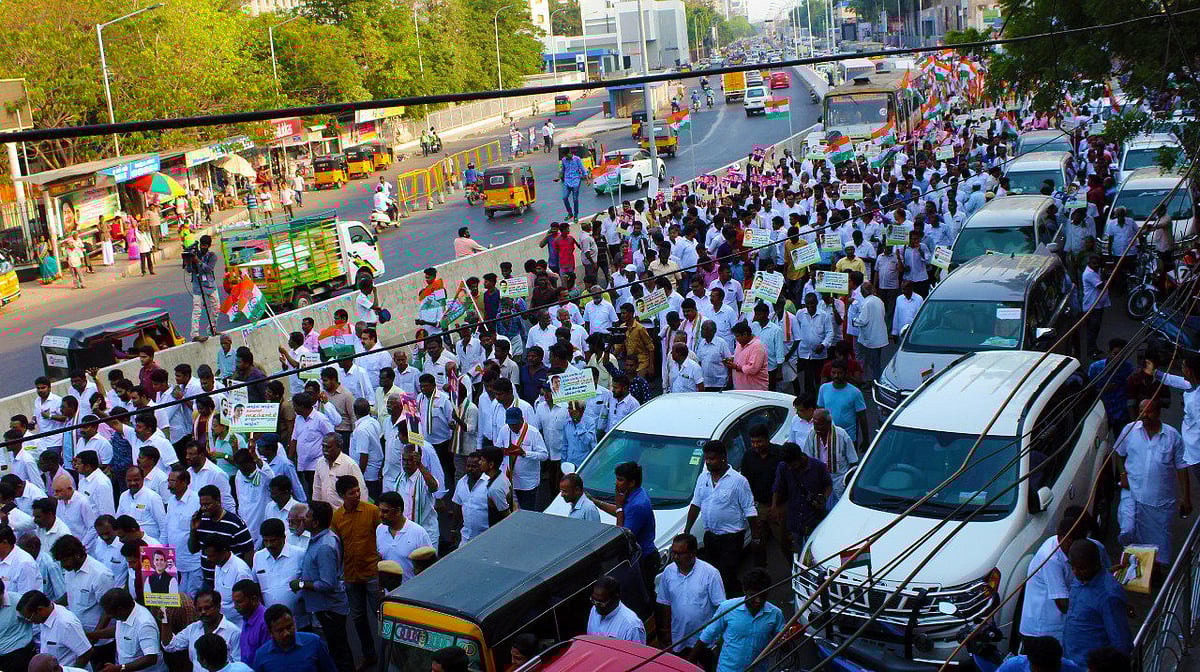 ராகுல் தலைவராக நீடிக்க வேண்டி பேரணி நடத்திய தமிழக காங்கிரஸார் மீது வழக்குப்பதிவு 