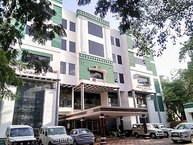 அனுமதியில்லாமல் இயங்கிவரும் தனியார் மருத்துவமனைகளை  மூட சுகாதாரத்துறை அறிவிப்பு!