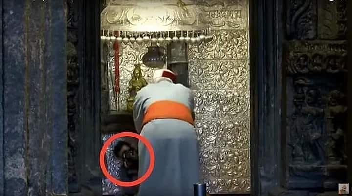 கேமராவை மறைத்த காவலர் - கடுப்பான மோடி! ( வைரல் வீடியோ)