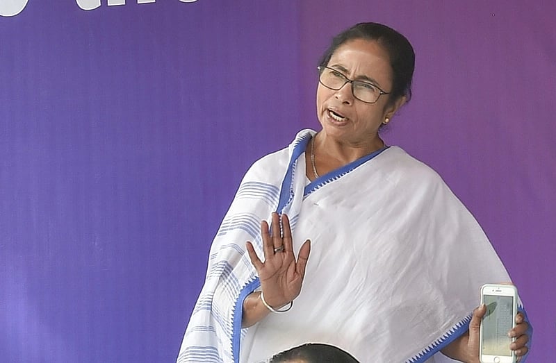 மேற்கு வங்கத்தில் பா.ஜ.க கை ஓங்குகிறதா ? : வருத்தத்தில் மம்தா பானர்ஜி !