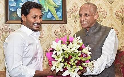 ஆந்திராவில் சட்டசபை கலைப்பு:ஆட்சியமைக்க ஜெகன் மோகன் ரெட்டிக்கு கவர்னர் நரசிம்மன் அழைப்பு!