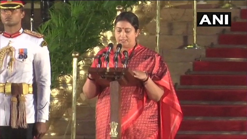 #LIVE பிரதமராக பதவியேற்றார் மோடி - அமைச்சரவையில் இடம் பெற்றவர்களின் பட்டியல்!