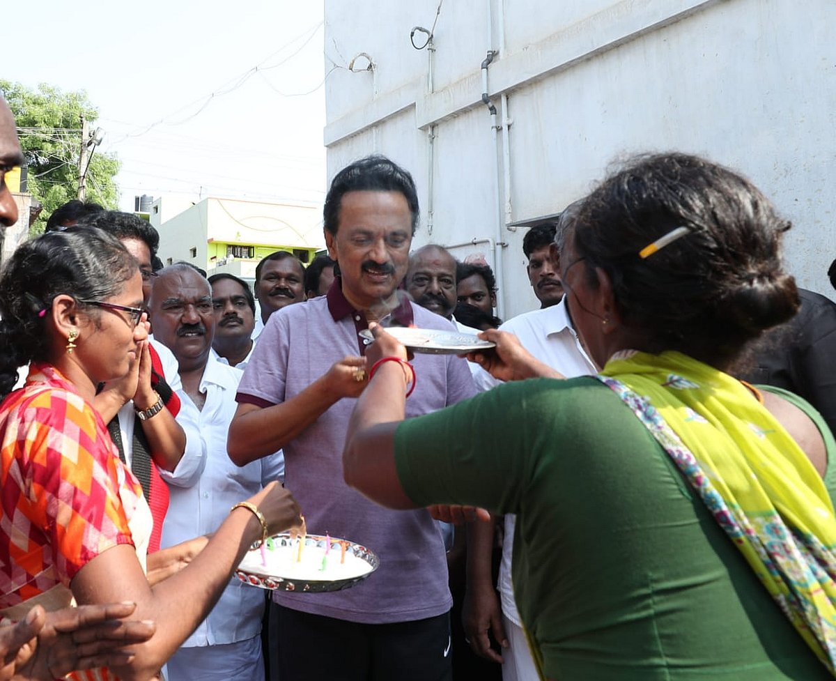 மு.க.ஸ்டாலின்  பிரசாரத்துக்கு அமோக வரவேற்பளித்த திருப்பரங்குன்றம் மக்கள்! (ஆல்பம்)