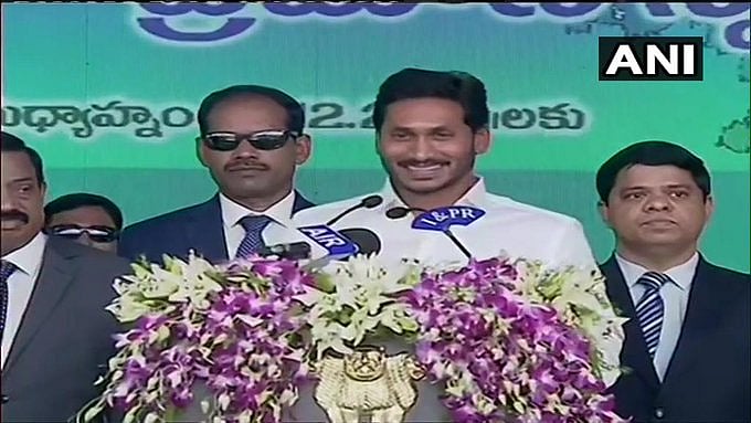 ஆந்திர மாநில முதல்வராக பதவியேற்றார் ஜெகன் மோகன் ரெட்டி : மு.க.ஸ்டாலின் நேரில் வாழ்த்து !