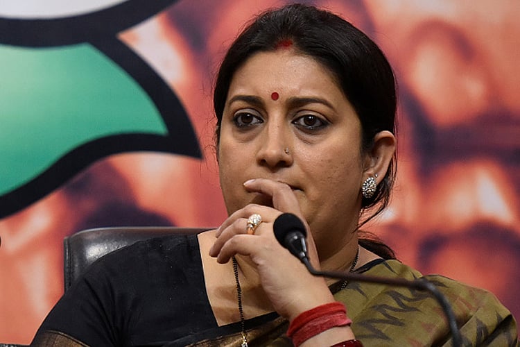 பிரசாரத்தின் போது, மக்களிடம் ‘மொக்கை’ வாங்கிய ஸ்மிருதி இராணி!