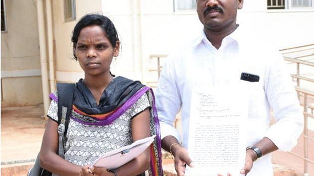 சாதிய ஆணவப்படுகொலை மிரட்டல் : துப்பாக்கி வைத்துக்கொள்ள உரிமம் கேட்கும் காதல் தம்பதி !