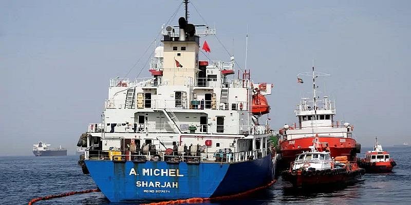 எண்ணெய் கப்பல் மீது தாக்குதல் : சதி இருப்பதாக சவுதி அரேபியா குற்றச்சாட்டு!