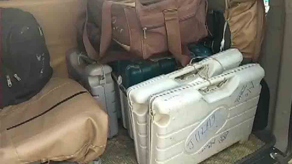 பீகார் ஹோட்டலில்  2 மின்னணு வாக்கு எந்திரங்கள் பறிமுதல்! 