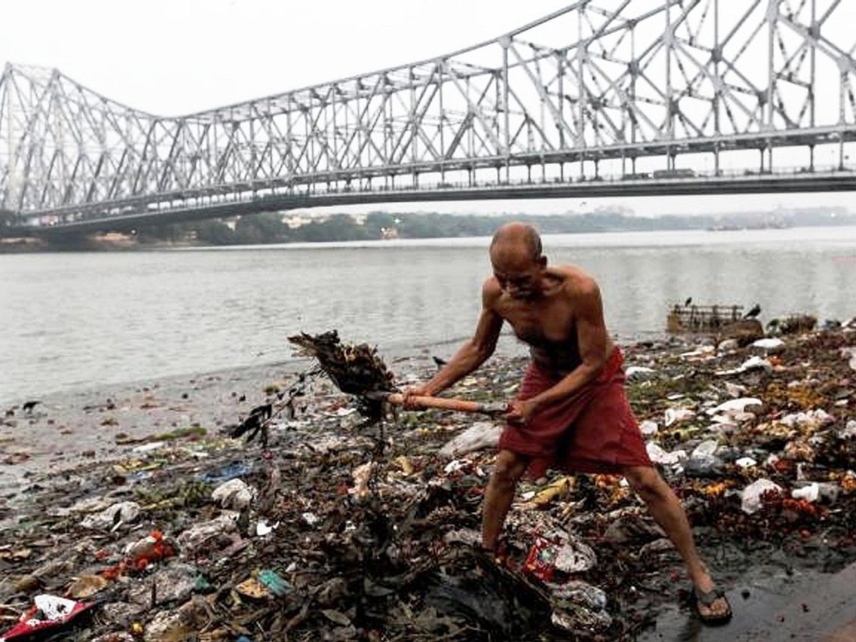 அசுத்தமான கங்கை நதி : சுத்தத்திற்கு ஒதுக்கிய 26 ஆயிரம் கோடி என்ன ஆனது ?