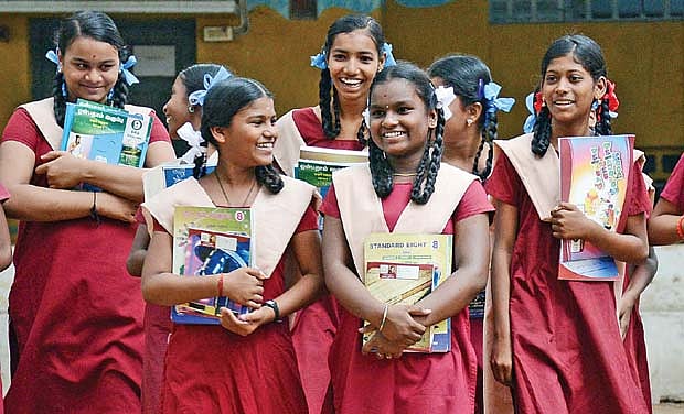 வரும் கல்வியாண்டிலிருந்து தமிழக அரசுப் பள்ளி மாணவ, மாணவியருக்கு புதிய சீருடை !