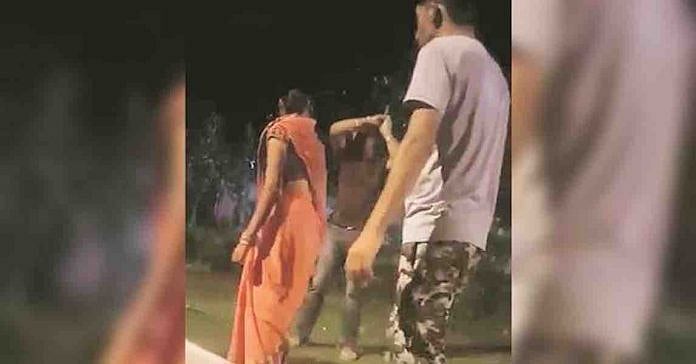 பெண்ணைத் தாக்கும் போலீஸார் : வைரலான வீடியோவால் ஒரு வருடம் கழித்து காவல்துறை நடவடிக்கை