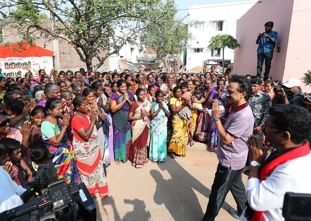மு.க.ஸ்டாலின்  பிரசாரத்துக்கு அமோக வரவேற்பளித்த திருப்பரங்குன்றம் மக்கள்! (ஆல்பம்)