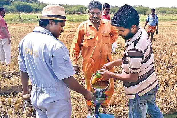 வயல்களில் பொக்லைன் இயந்திரம்! ஹைட்ரோ கார்பன் எடுக்க பலி கொடுக்கப்படும் விவசாயிகள்