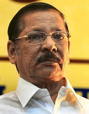 மின்வெட்டு ஏற்படுத்தி பணப்பட்டுவாடா செய்யும் அ.தி.மு.க - தேர்தல் ஆணையத்தில் தி.மு.க புகார்