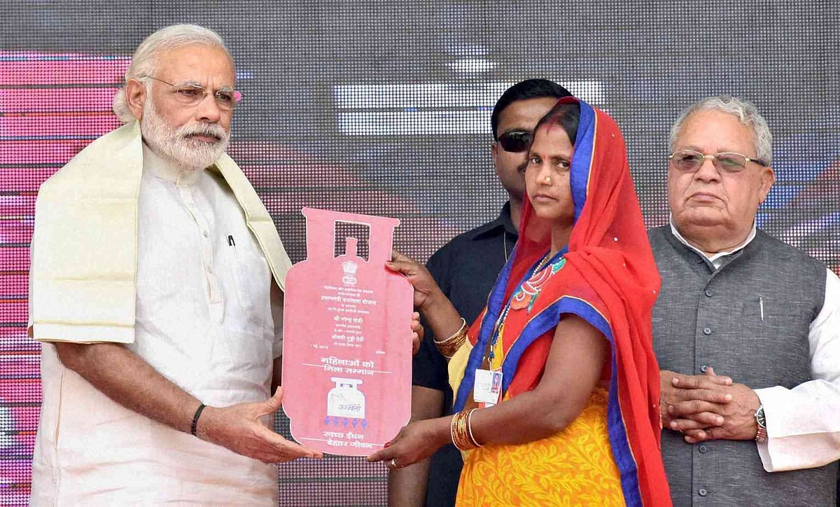 “கியாஸ் சிலிண்டர் விலை உயர்வு - வெறும் வாய்ச்சவடாலில் வண்டி ஓட்ட நினைக்கும் ஒன்றிய அரசு” : முரசொலி சாடல்!
