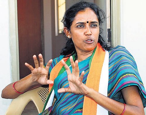 சிசிடிவி கேமரா-வில் குளறுபடி: கரூர் வேட்பாளர் ஜோதிமணி ஆவேசம்!