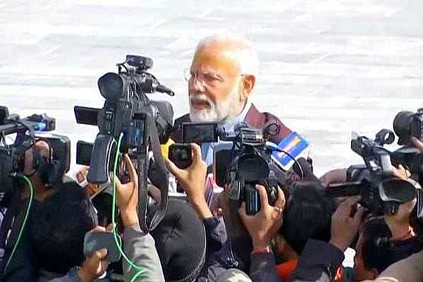 தொடர்ந்து தேர்தல் விதிமீறலில் ஈடுபடும் மோடி : திரிணாமுல் காங்கிரஸ் புகார்