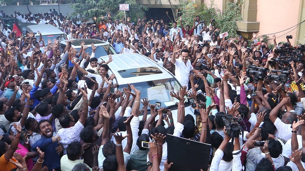 அரசு ஊழியர்களின் அமோக ஆதரவு : தபால் வாக்குகளில் கணிசமாக அள்ளிய தி.மு.க கூட்டணி!