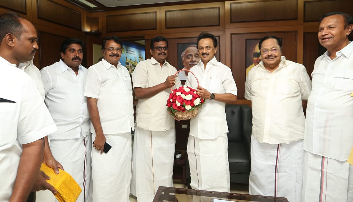 தலைவர் மு.க.ஸ்டாலின் முன்னிலையில் தி.மு.கவில் இணைந்தார் தங்க தமிழ்ச்செல்வன்! (Album)