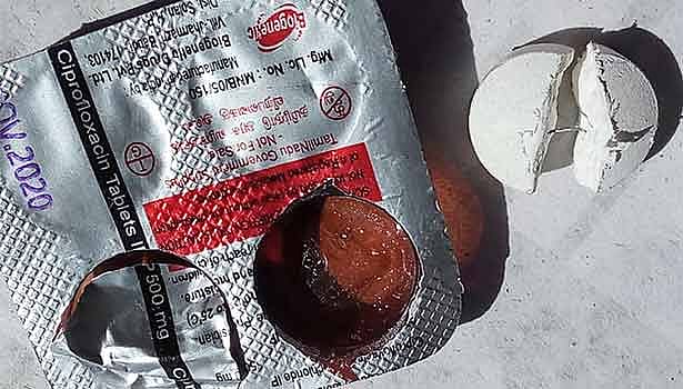 அரசு ஆரம்ப சுகாதார நிலையத்தில் வழங்கப்பட்ட மாத்திரையில் கம்பி : பொதுமக்கள் அதிர்ச்சி !