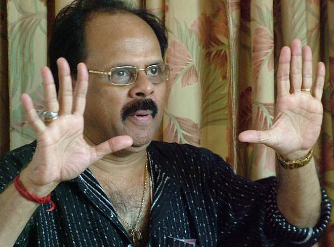 பிரபல நகைச்சுவை நாடக நடிகர் கிரேஸி மோகன் உடல் நல குறைவால் காலமானார் !