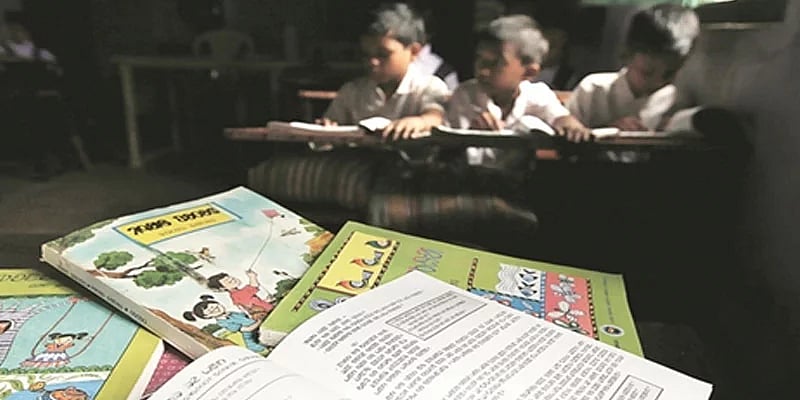 வேத காலத்திலேயே கார்கள் தயாரிக்கப்பட்டு விட்டன - குஜராத் பாடப்புத்தகத்தில் சர்ச்சை !