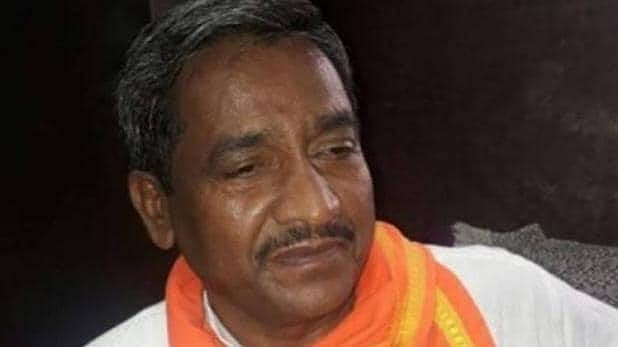 அரசு அதிகாரிகளை செருப்பால் அடிக்க வேண்டும் : பா.ஜ.க எம்.எல்.ஏ சர்ச்சை பேச்சு !