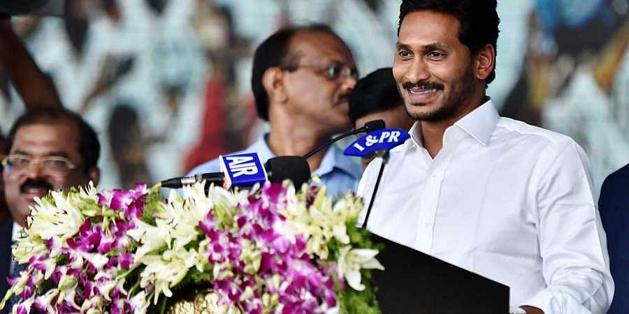 சமூகத்துக்கு ஒன்று என்ற வீதம் 5 துணை முதலமைச்சர்கள்- அசத்தும் ஜெகன்மோகன் ரெட்டி!