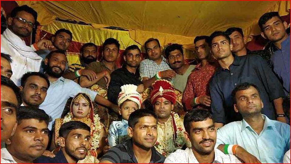 வீரமரணமடைந்த வீரரின் தங்கைக்கு திருமணம் செய்து வைத்து மரியாதை செலுத்திய சக வீரர்கள்!