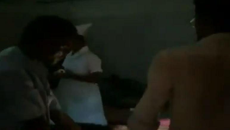 மொபைல் வெளிச்சத்தில் ஆபரேஷன் செய்த மருத்துவர்கள்: மின்வெட்டால் சிவகங்கையில் நடந்த அவலம்!