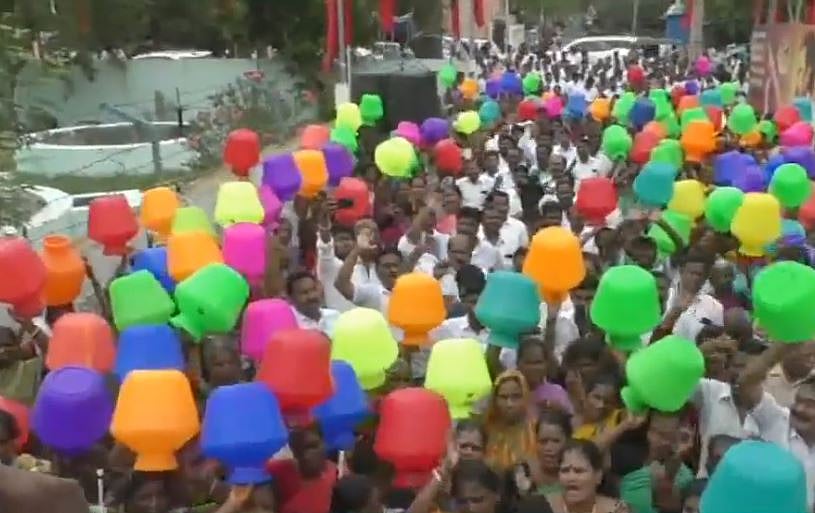 தண்ணீர் தட்டுப்பாட்டை போக்காத அ.தி.மு.க அரசைக் கண்டித்து தி.மு.கவினர் போராட்டம்!