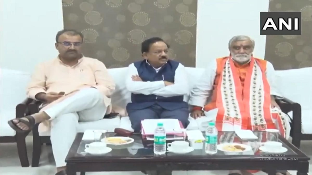 பீகாரில் குழந்தைகள் தொடர் மரணம்: ஆலோசனை கூட்டத்தில் கிரிக்கெட் ஸ்கோர் கேட்ட பாஜக அமைச்சர்!