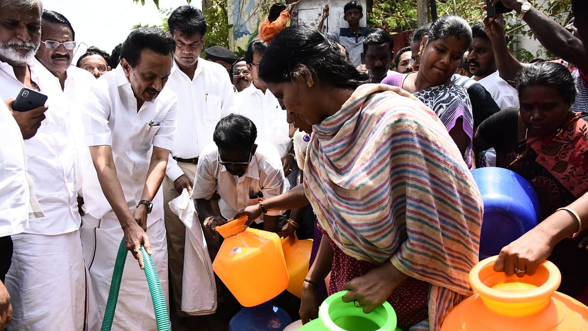 தண்ணீர் பஞ்சத்தை போக்க நடவடிக்கை எடுக்காத எடப்பாடி அரசு : களத்தில் இறங்கிய தி.மு.க தலைவர்!
