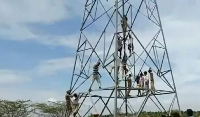 உயர் மின்கோபுரம் திட்டத்தை மீண்டும் கையிலெடுத்த பா.ஜ.க : போராட்டத்தில் இறங்கிய விவசாயிகள்!