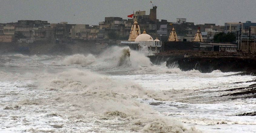 U Turn போடும் ‘வாயு’ புயல்... குஜராத்தை மீண்டும் தாக்க வாய்ப்பு : வல்லுநர்கள் எச்சரிக்கை