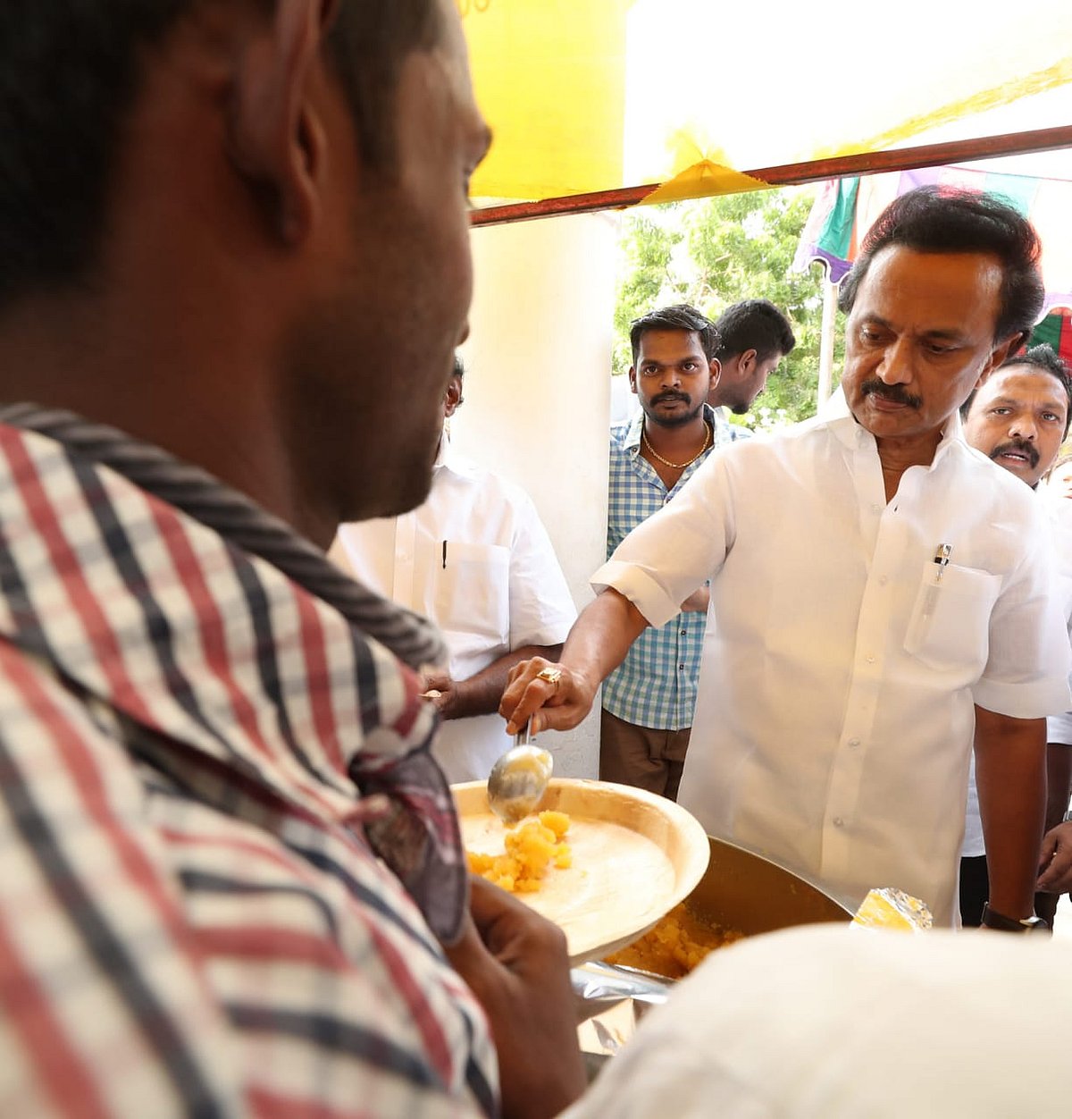 தலைவர் கலைஞரின் 96 வது பிறந்தநாள் :  தி.மு.க தலைவர் மு.க.ஸ்டாலின் மரியாதை! (ஆல்பம்)