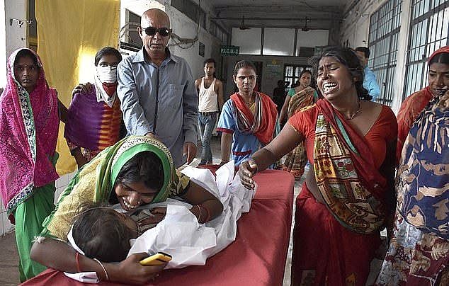 பீகாரை அச்சுறுத்தும் மூளைக் காய்ச்சலால் 131  குழந்தைகள் பரிதாப பலி!